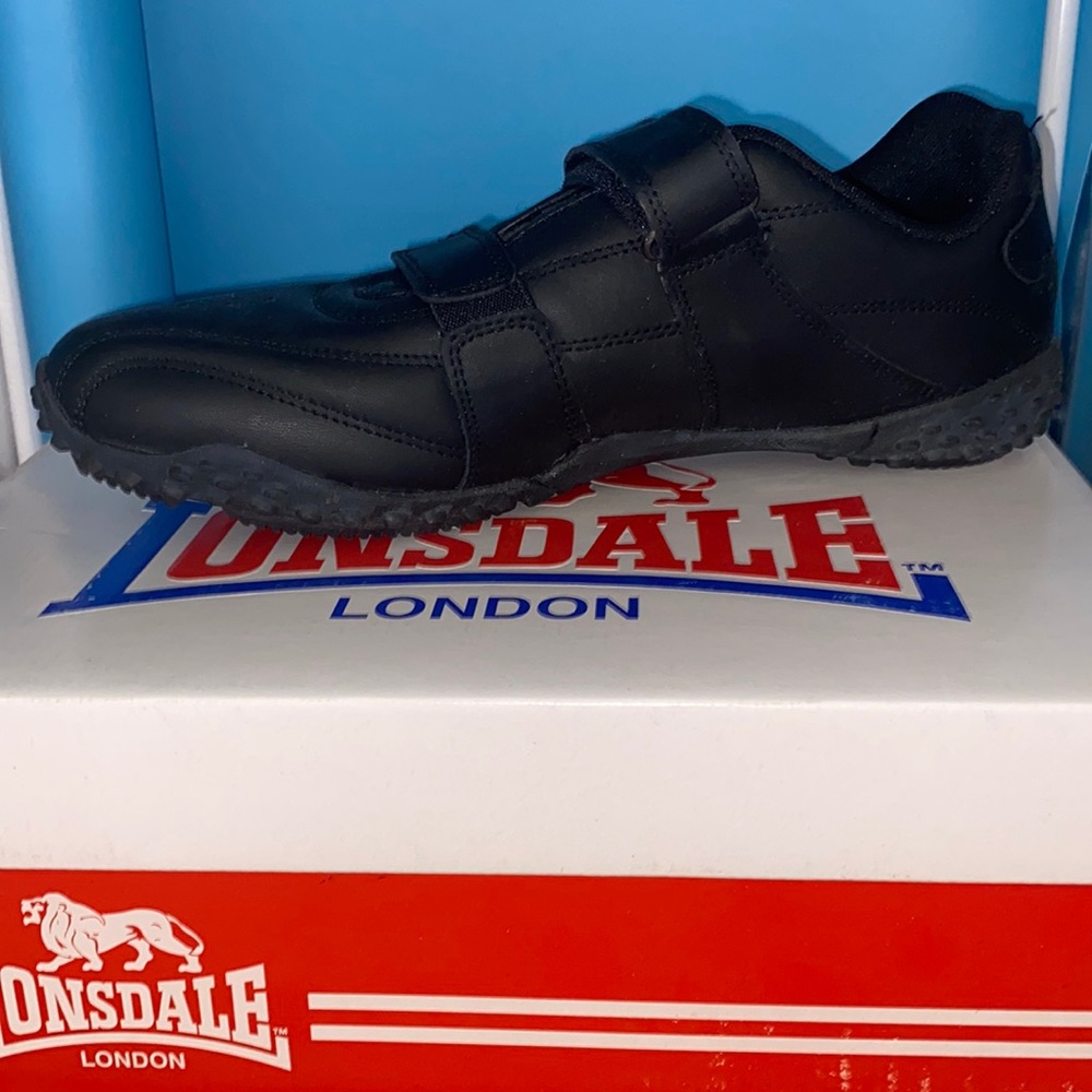 Men’s: 9 Lionsdale Fulham shoes, black leather never worn, Velcro